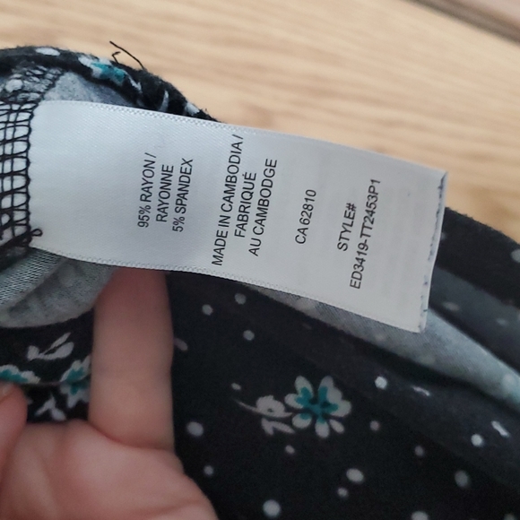 Ladies top - Picture 6 of 6